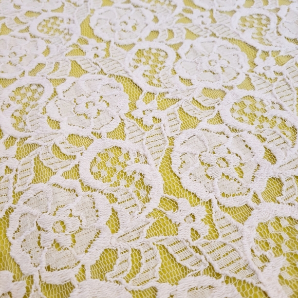 Lace dress - Picture 4 of 11